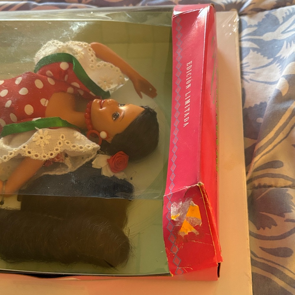 Vintage 1996 Barbie Andalucia Doll designed by Pepe Jimenez— - Picture 7 of 9